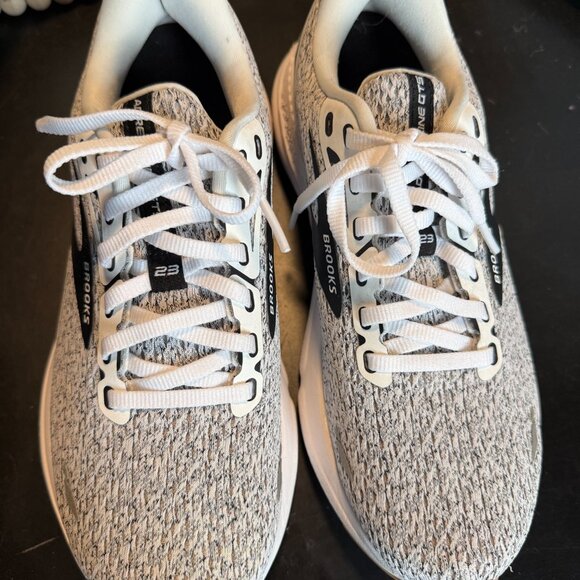 NEW Brooks Adrenaline GTS 23 Running Shoe in Black & White - Picture 8 of 11